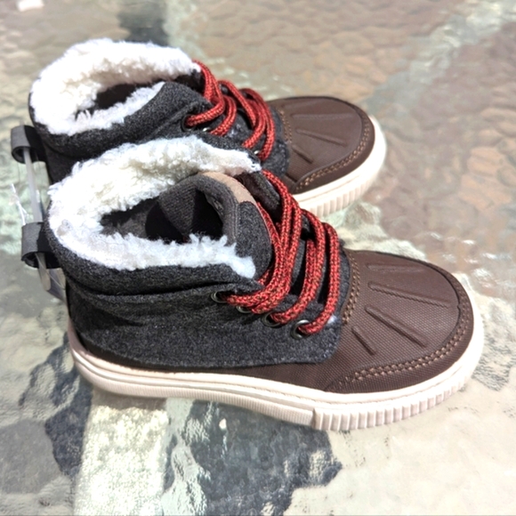 NWT Oshkosh B'Gosh Original Rafferty Duck Style Boot (8) - Picture 2 of 7